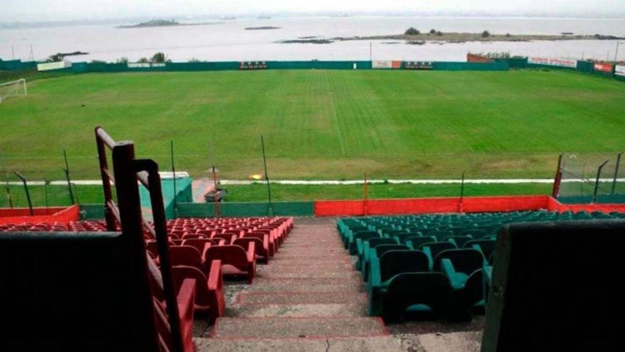 El Rampla Juniors de Uruguay lleva este nombre en honor a Pedro Arispe, quien ganó dos medallas de oro con la selección uruguaya en 1924 y 1928. Esta cancha está pegada al enorme Río de la Plata, al punto que uno de sus laterales da a las aguas. Así se configura una escena impresionante, llena de romanticismo por la historia de la institución, ligada a una barriada trabajadora.