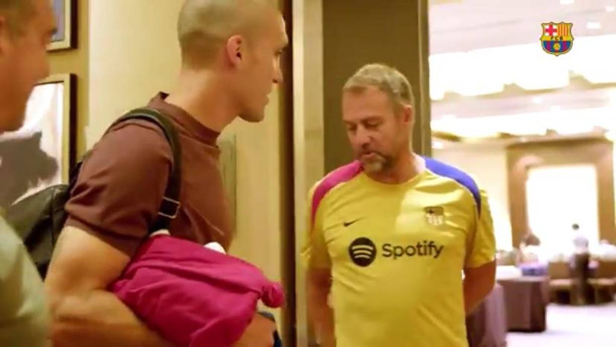 Oriol Romeu abandonó la concentración del FC Barcelona este viernes con permiso del club para ultimar los detalles de su regreso al Girona en forma de cesión.