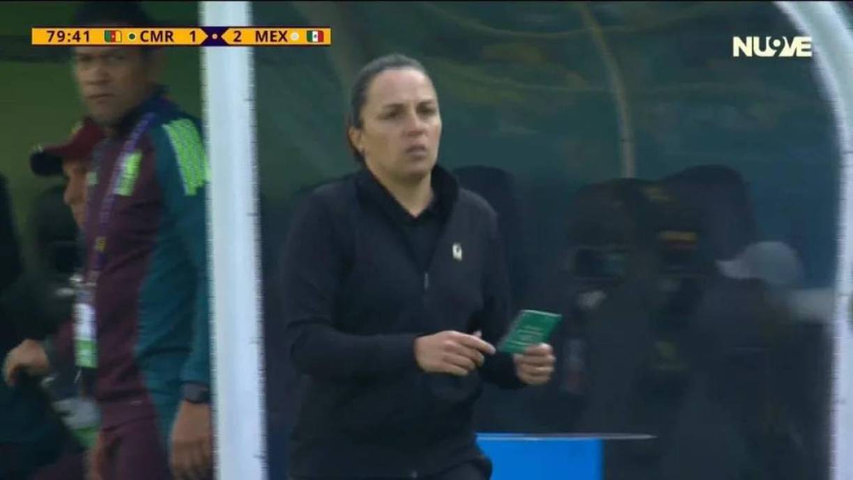 A diferencia de como sucede en el VAR, con lar tarjetas verdes los entrenadores podrán solicitar al árbitro central que revise la jugada para cambiar su decisión, para esto deberán de entregar la tarjeta al cuarto árbitro y la jugada entrará a revisión. 