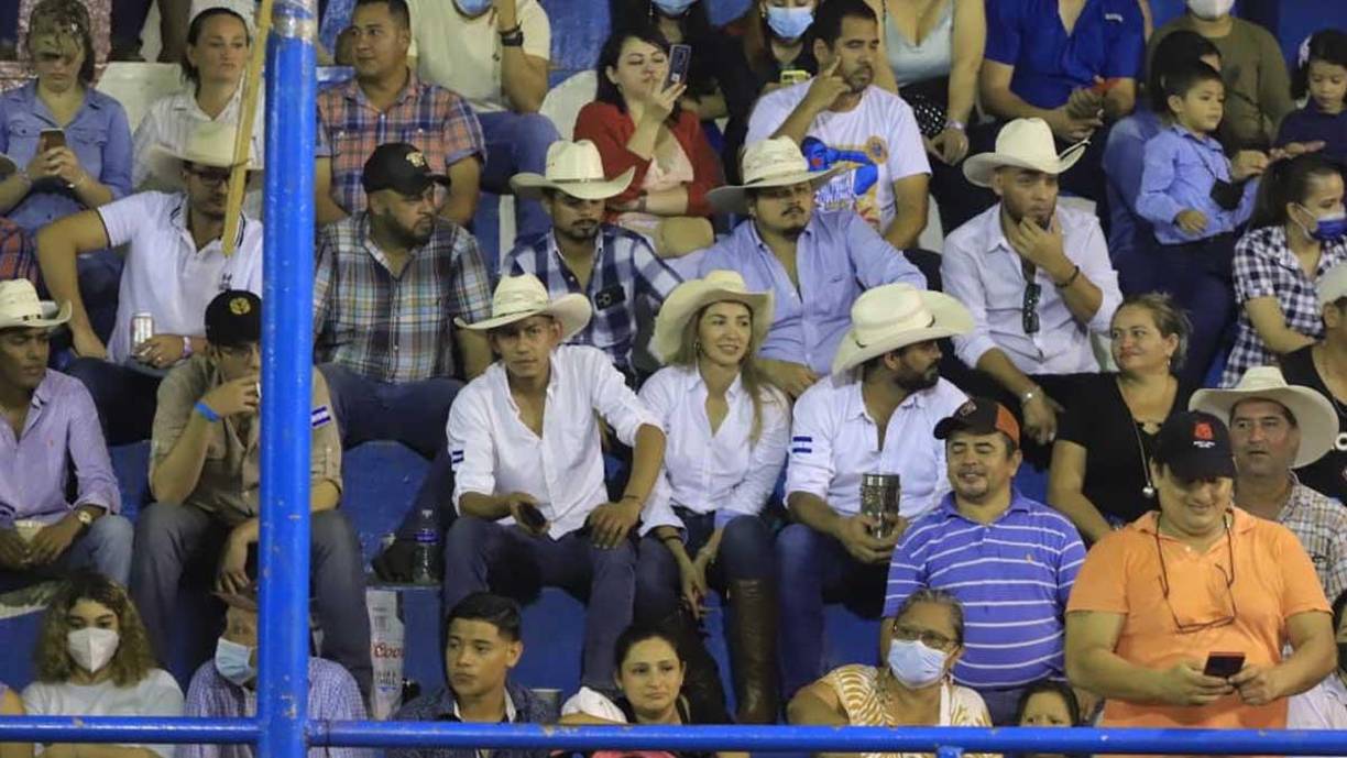 ¡Feria Juniana! Sampedranos se entretienen en el Campo Agas