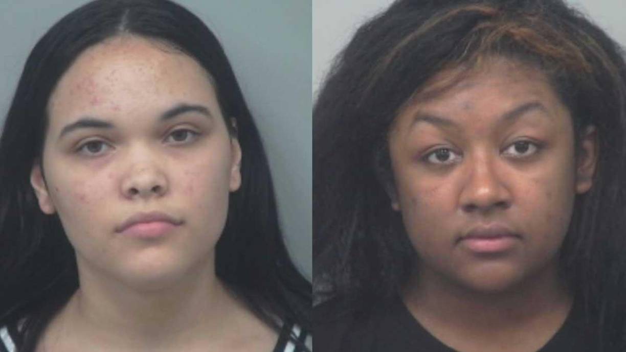 Janine González de 17 años, y Antonetta Stevens, de 27, fueron acusadas de asesinato y asalto agravado por el crimen de Ashley Bocanegra.