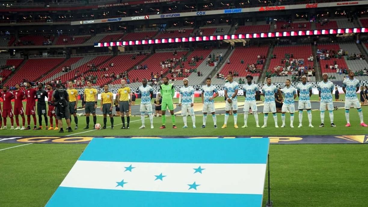 Los himnos nacionales sonaron antes del inicio del juego en el State Farm Stadium.