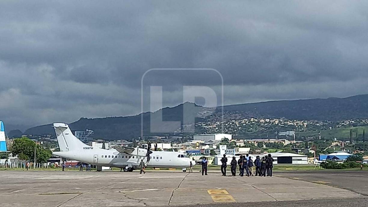 En abril de 2021, Estados Unidos emitió una solicitud de extradición en su contra, por suponerlo responsable de conspirar y distribuir cinco kilogramos o más de una sustancia de cocaína, por lo que se ejecutó el arresto por parte de la Policía Nacional.