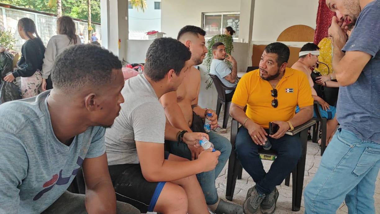 Los afectados dialogan con el apoderado legal de la empresa de transporte, Danilo Madrid, para que se indemnice a las víctimas.