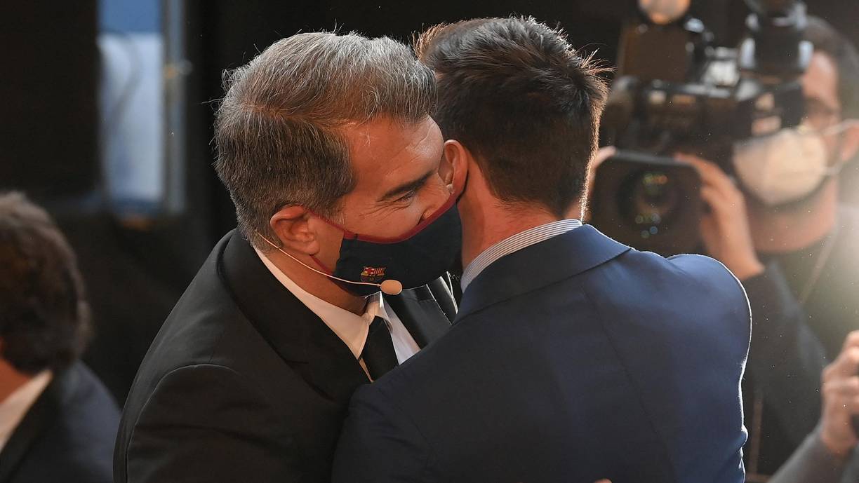 Mundo Deportivo ha revelado los planes que tiene el Barcelona para intentar el regreso de Messi. En primer lugar, Laporta debería dar el paso de pedírselo cara a cara a Leo e intentar convencerlo.