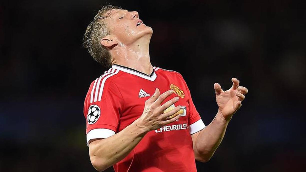 Bastian Schweinsteiger tuvo un breve paso por el Manchester United. Fue en entre las temporadas 2015-16 y 2016-17. No le fue bien, tanto, que terminó saliendo en silencio, pero humillado por Mourinho.