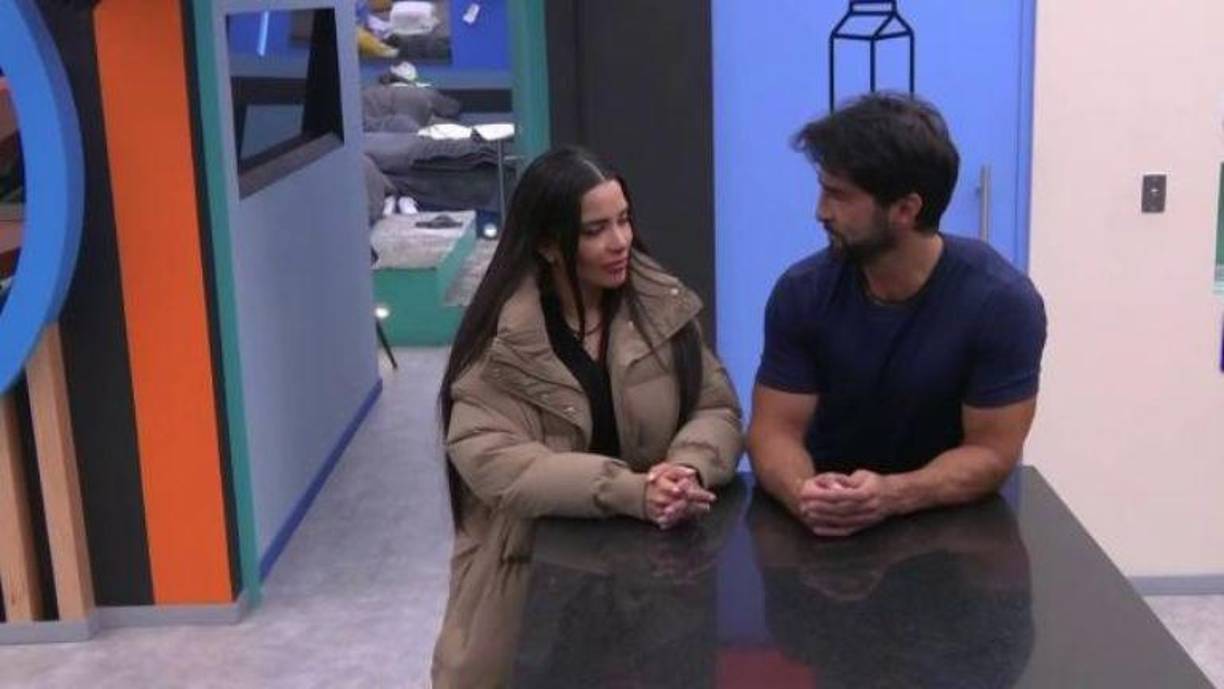 Los seguidores del programa televisivo han dejado claro que están en contra de este romance, y hasyta algunos panelistas del programa, pues no les auguran futuro ya que han tenido varios problemas y Carmona siempre termina haciendo escenas de celos, así que creen que están mejor separados.