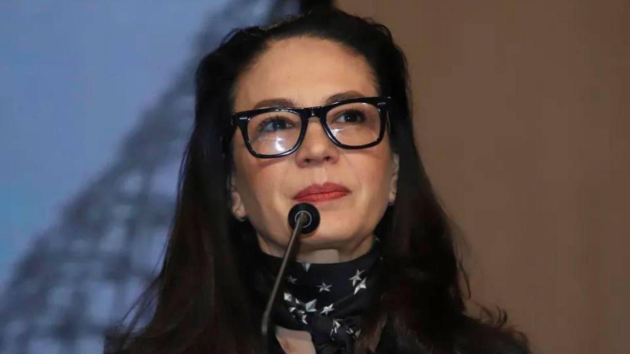 Aunque vivió por muchos años en Culiacán, Sinaloa, tiempo después se mudo a Arizona, Estados Unidos, para estudiar y luego regresar a la Ciudad de México con el sueño de convertirse en actriz.