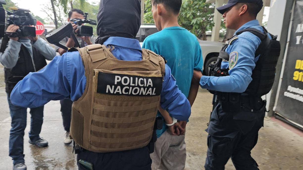 Expediente policial, detalla que el joven ya contaba con antecedentes penales detenido por suponerlo responsable de cometer el delito de tráfico de drogas, en la colonia Rivera Hernández en fecha 30/09/2024. 