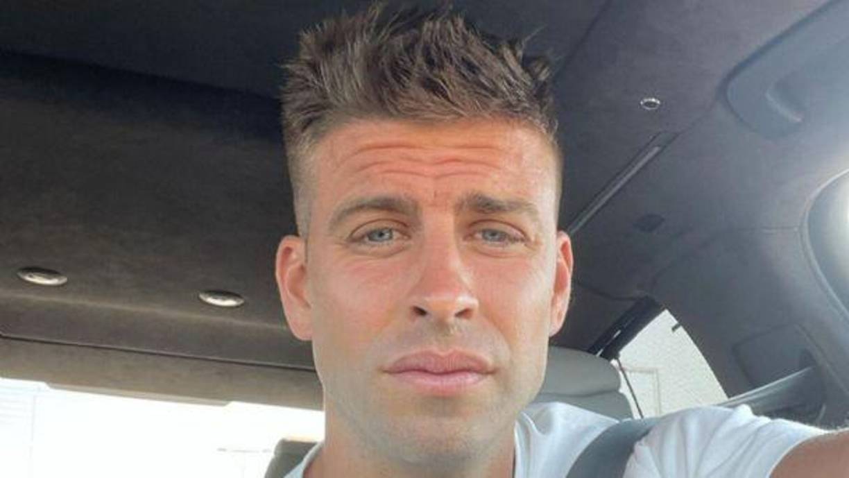 Gerard Piqué acude con frecuencia a la discoteca “La Traviesa”, a donde llega en taxi y sale por la puerta trasera, con la intención de no ser identificado.