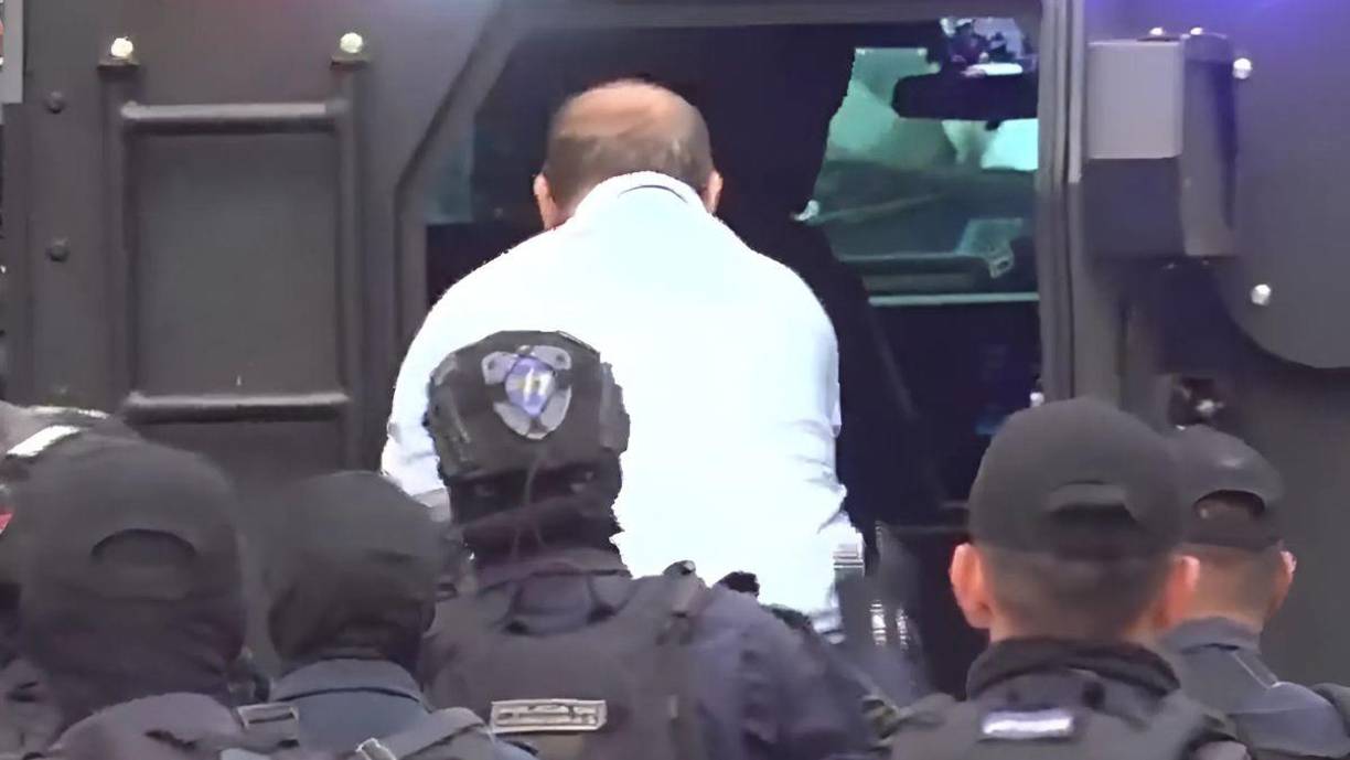 En el caso de Murillo, murió el 5 de julio de 2009, en una nutrida manifestación del 5 de julio de 2009, cuando Manuel Zelaya intentó retornar al país por vía aérea, lo que le impidieron las Fuerzas Armadas cruzando camiones en la pista del Aeropuerto Internacional de Toncontín, de la capital hondureña.