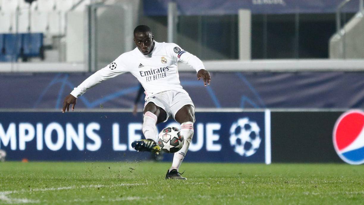 Según la Cadena Ser y el Diario AS de España, el lateral izquierdo Ferland Mendy es el jugador del cuadro madridista que estaría próximo en irse al balompié saudí.