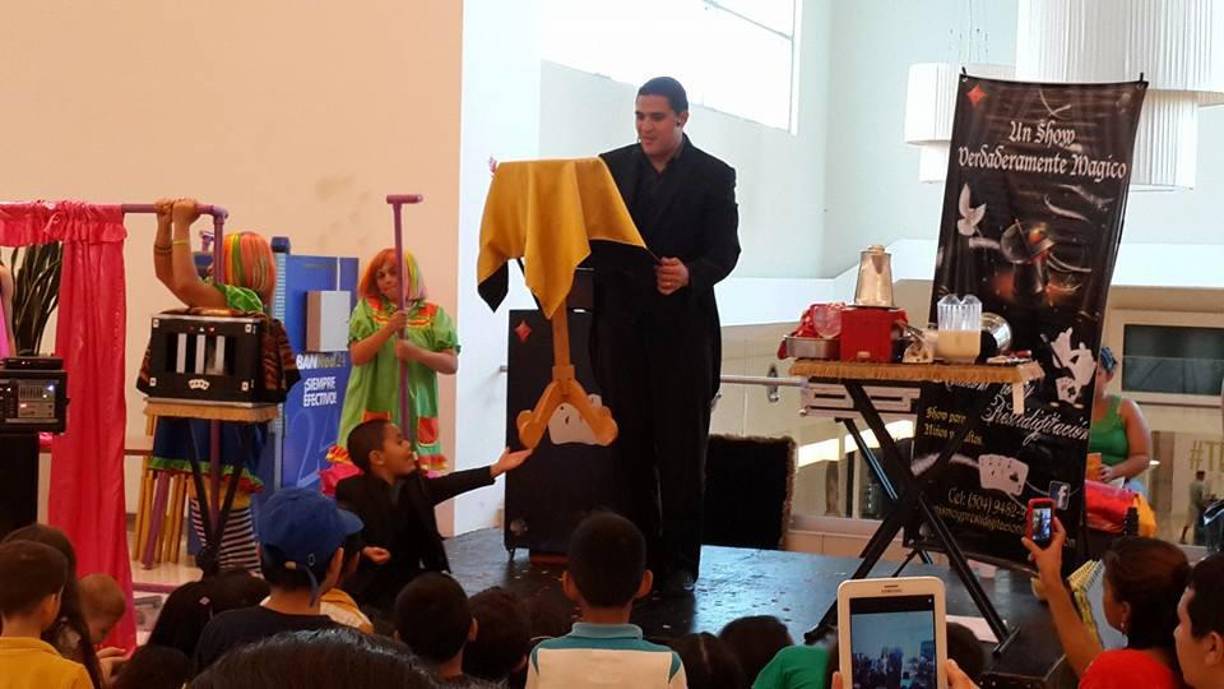 El porteño compartió que su interés por la magia surgió cuando era niño, pues siempre que veía a un mago en un evento o la televisión quedaba fascinado.