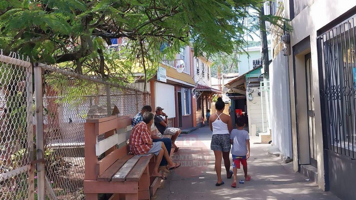 Los refugios disponibles para los guanajeños son: Savannah Bight: el polideportivo y la escuela José Cecilio del Valle. Mitch: Las dos aulas de INFOP. Pelícano: Iglesia Adventista