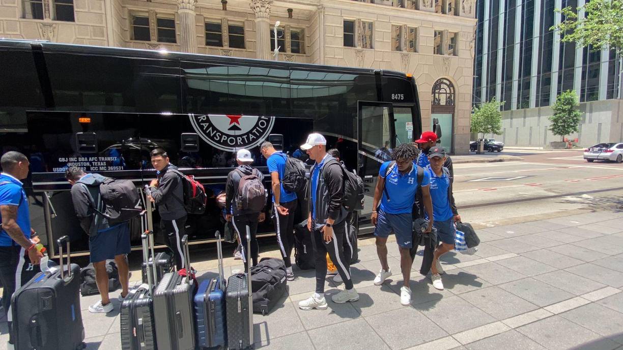 El único jugador que quedó fuera de la nómina fue Francisco Martínez, el jugador no le dice adiós a la H. El volante del Marathón llegó junto al grupo pese a no estar en la lista final para la competencia y por decisión del técnico Diego Vázquez, permanecerá en la concentración.
