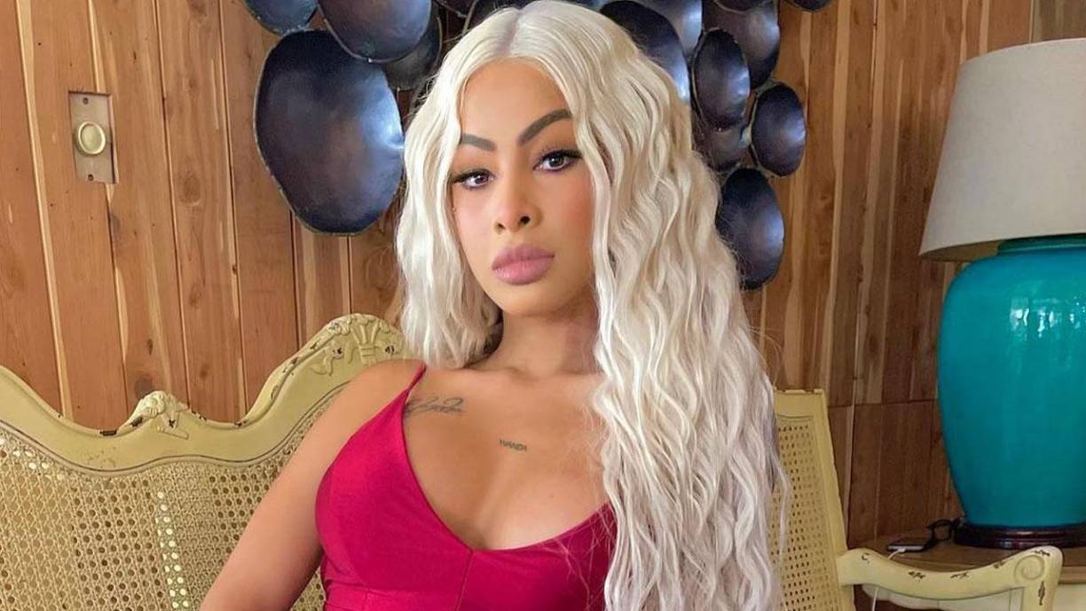 El rapero 6ix9ine, la cantante Yailin La Más Viral, Camila y el productor de música urbana Chencho Corleone fueron algunos de los artistas confirmados este martes que subirán al escenario en los Premios Juventud, cuya vigésima edición se llevará a cabo el 20 de julio en el Coliseo de Puerto Rico.