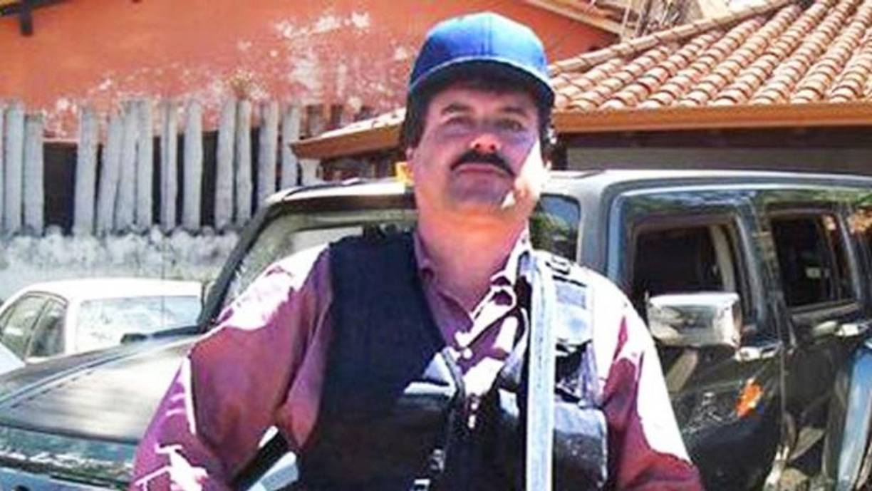 Mayo Zambada enfrenta cargos por trafico de cocaína y mariguana, lavado de dinero, posesión de armas, delincuencia organizada y asesinato como líder del Cártel de Sinaloa. 