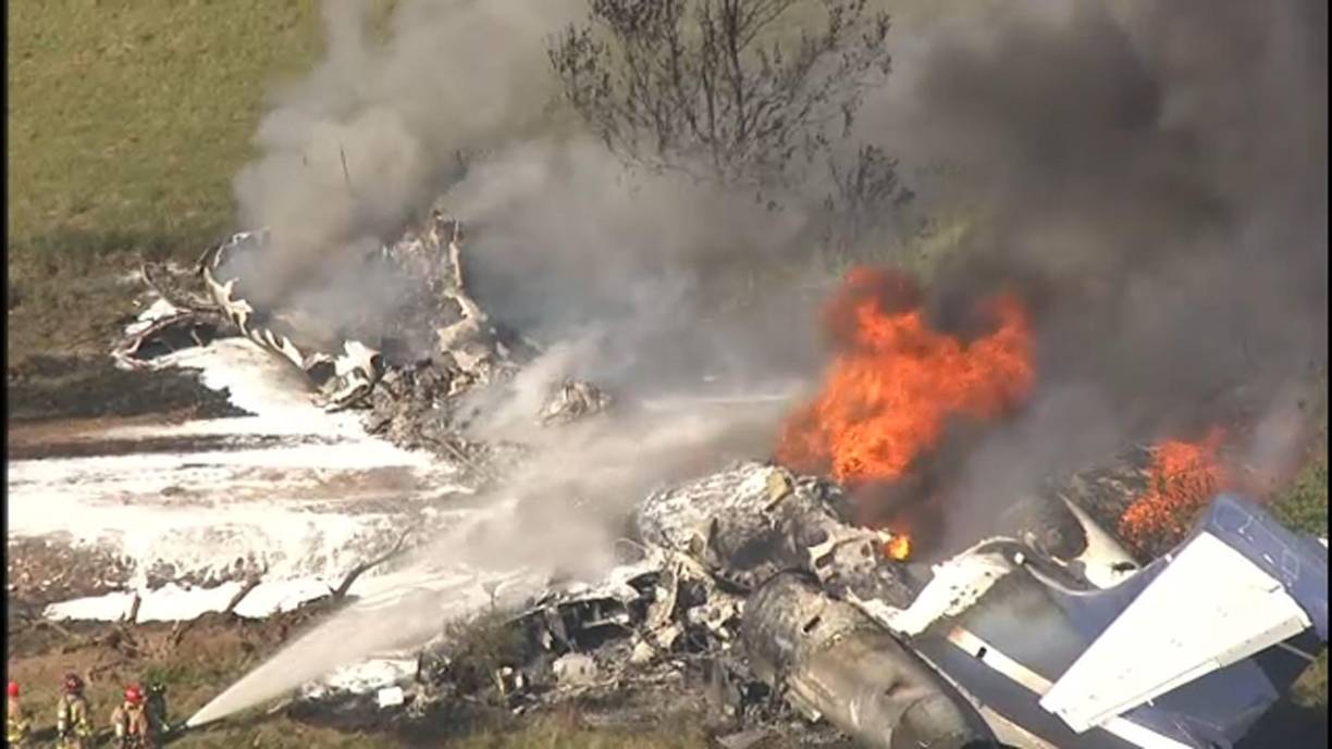 Autoridades investigan las causas del aparatoso accidente al que milagrosamente sobrevivieron todos los pasajeros.