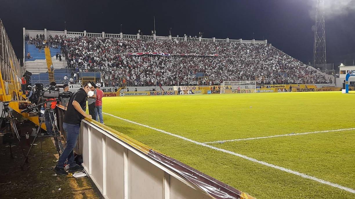 Ambiente en el Morazán: Chicas cautivaron y los disturbios continuaron en el interior