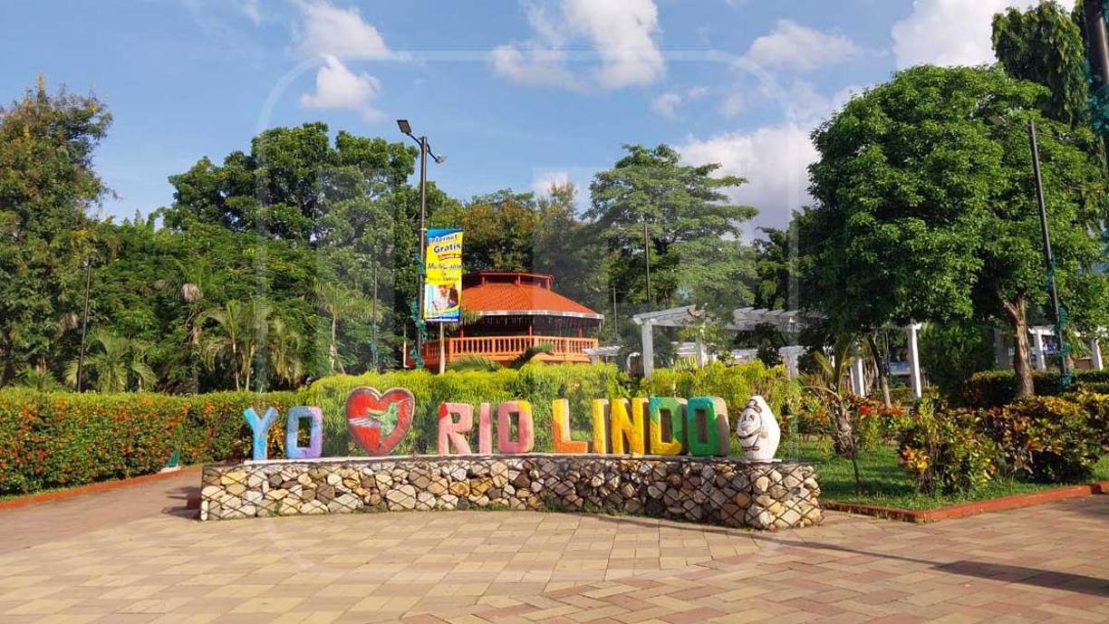 Río Lindo es el alma comercial del municipio. Su fuerte es el cultivo de caña de azúcar y el comercio. También es famoso por sus balnearios en ríos de agua fresca.