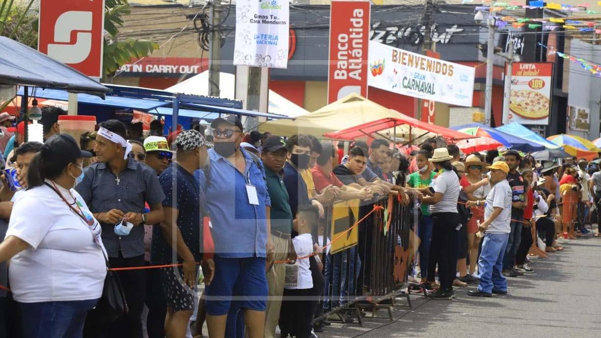 Miles de hondureños y turistas extranjeros disfrutan del Gran Carnaval de La Ceiba 2022