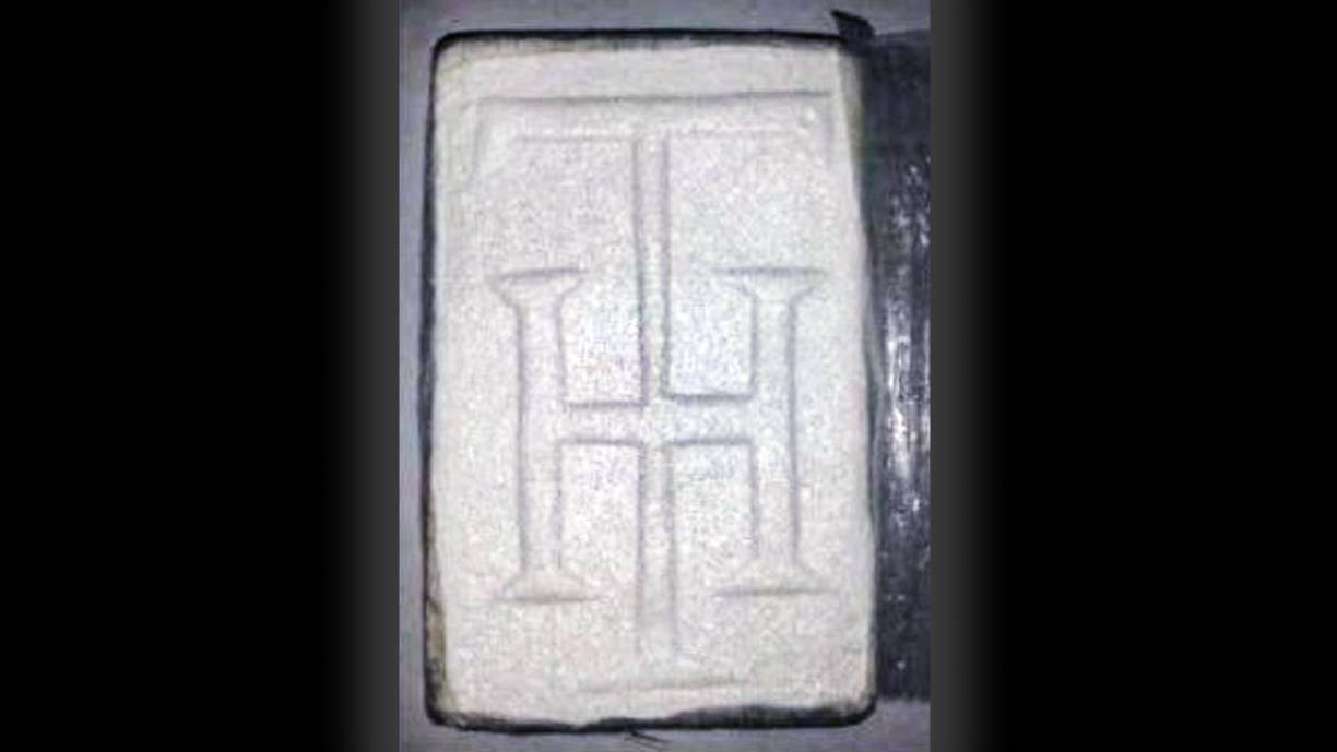 “Admito como prueba comunicaciones electrónicas sobre cocaína que llevan el sello “TH”, agregó el juez.