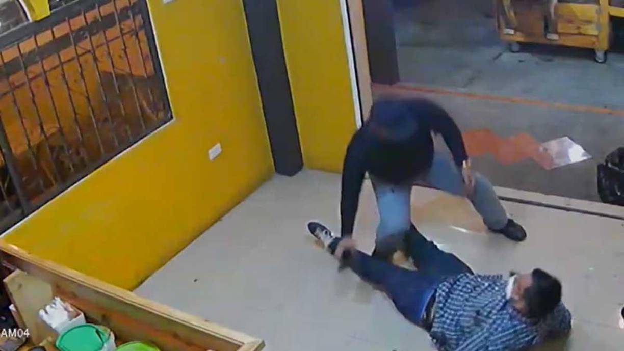 De acuerdo al informe policial, hubo un breve enfrentamiento de balas. 