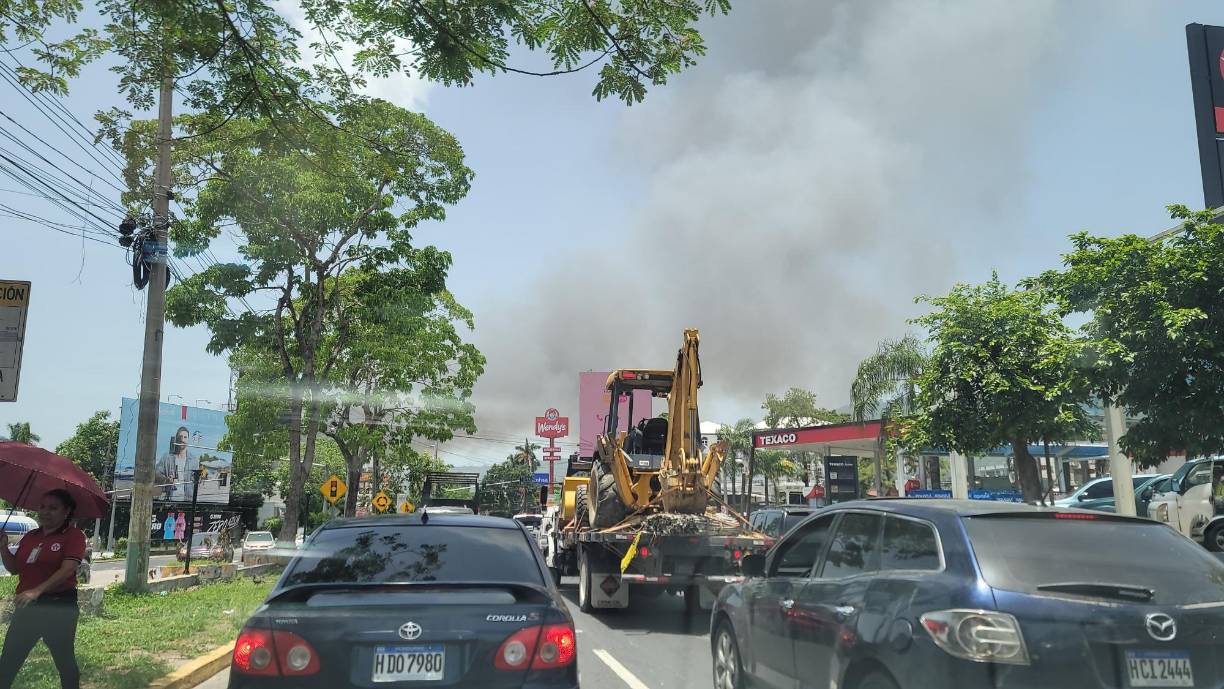 De momento, sólo se reportan daños materiales. 
