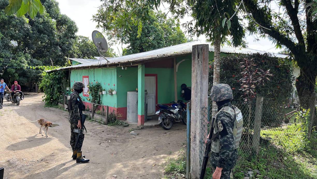 Galindo señaló además que otras tres organizaciones criminales, identificadas como “Los Piningos”, “Los Yanez” y “Los Amador”, que han venido siendo investigadas, en los últimos cinco años han movilizado por el país más de 90 toneladas de cocaína.