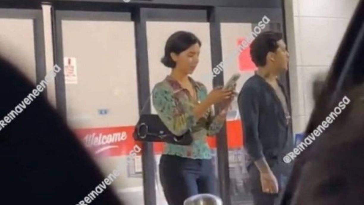 Allegados dicen que ya hasta viven juntos, algo que habría molestado al famoso padre de Ángela, por lo que les habría enviado una indirecta en su cuenta de Instagram.