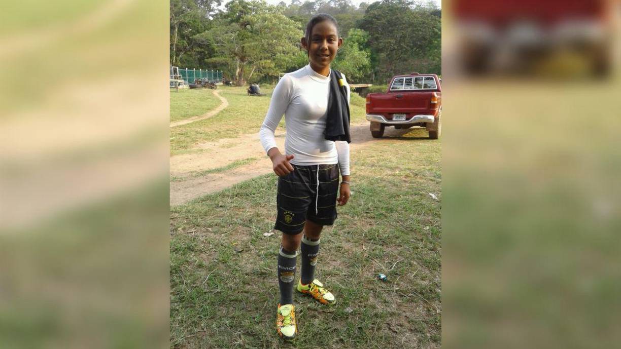 Contentos y ansiosos por divertirse nadando un rato se sumergieron en el río Zapote en el municipio de Esquías, Comayagua.