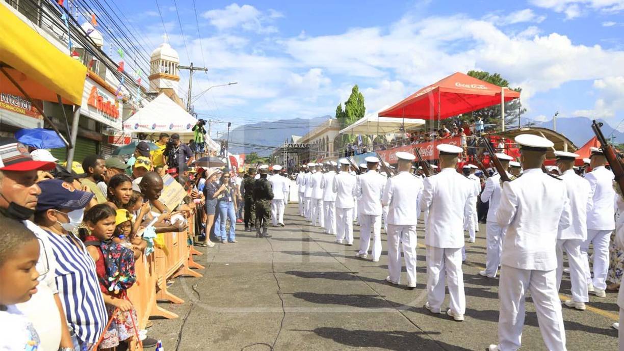 Miles de hondureños y turistas extranjeros disfrutan del Gran Carnaval de La Ceiba 2022
