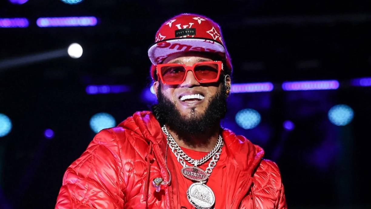 El Alfa es un reconocido cantante dominicano, destaca en el subgénero dembow dominicano, aunque también tiene influencias del ritmo urbano en general. Sus canciones más conocidas son: “Los aparatos”, “La mamá de la mamá”, “Go go dance”, entre otras. 