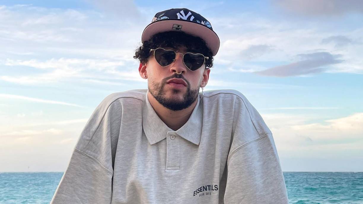 El único representante latino en la competencia es Bad Bunny con su tema “Moscow mule”, el cual ha roto todo tipo de récords en la industria musical internacional. Esta es la canción en español con el debut más grande de la historia de Spotify, gracias a que fue reproducida 11.7 millones de veces. Todas las canciones del álbum “Un verano sin ti” debutaron con más de 4 millones de streams en Spotify, un logro que sólo había conseguido Ariana Grande con el álbum ‘Thank U, Next’.