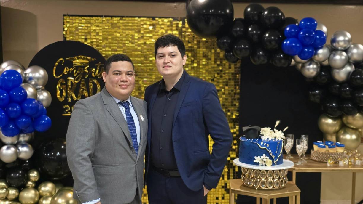 Christian Gomez posa con Machado 