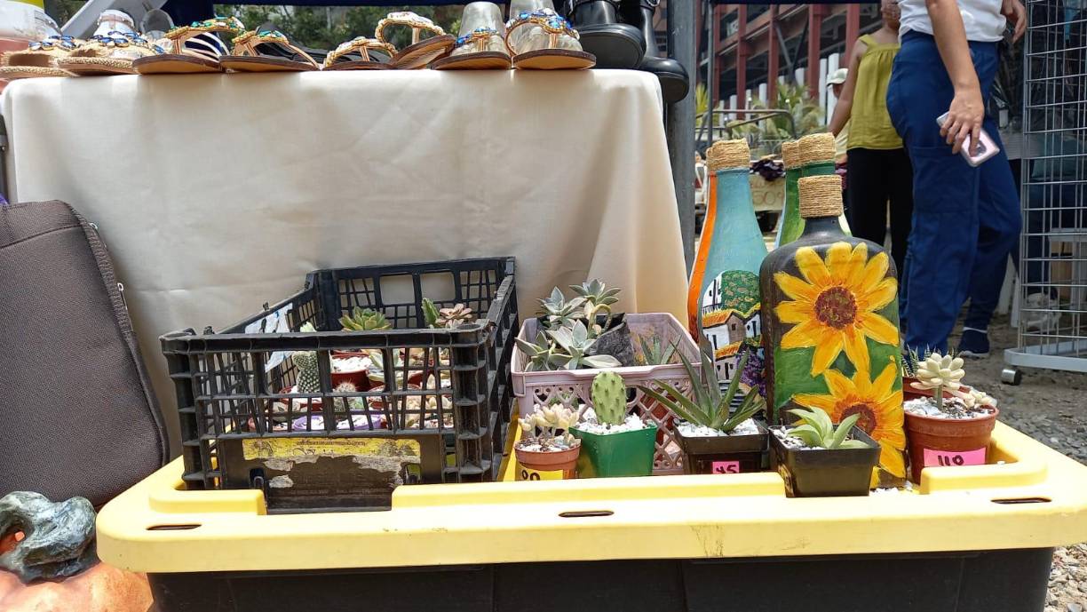 Sampedranos compran de todo en el “flea market” de Diario LA PRENSA