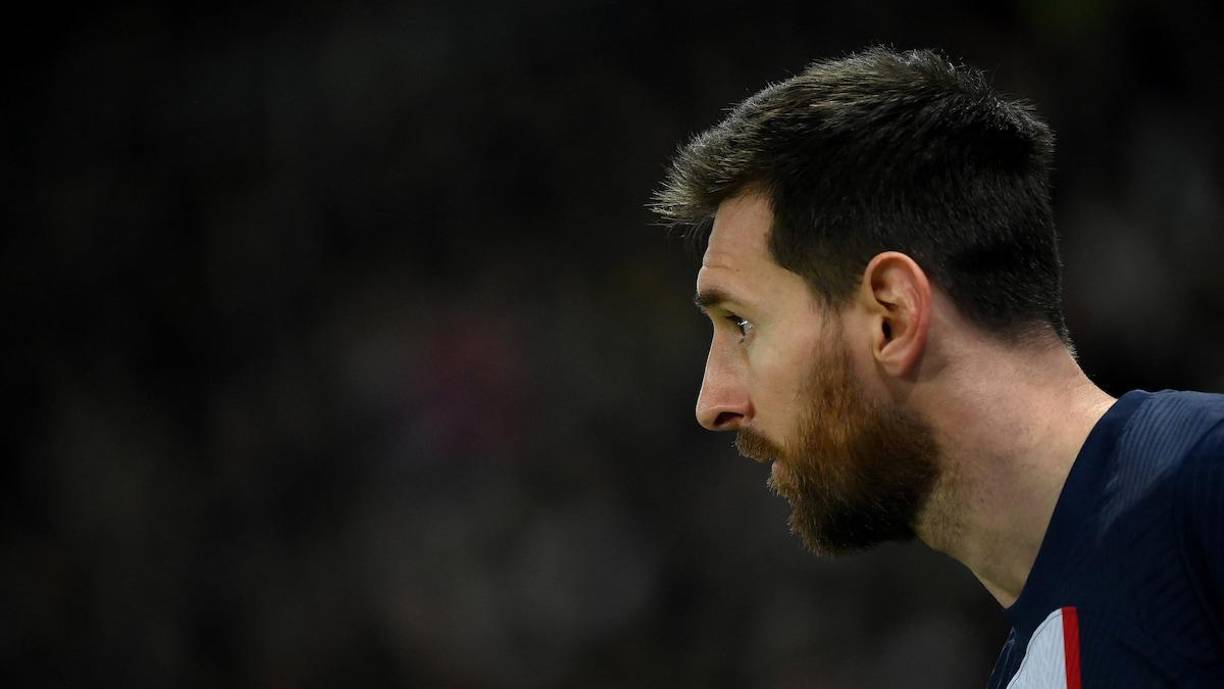 El salario que percibe Messi actualmente asciende a 37 millones de euros brutos al año. La causa detrás de la supuesta solicitud sería el valor agregado que representa que la Pulga se haya convertido en campeón del mundo con la selección argentina en Qatar 2022.