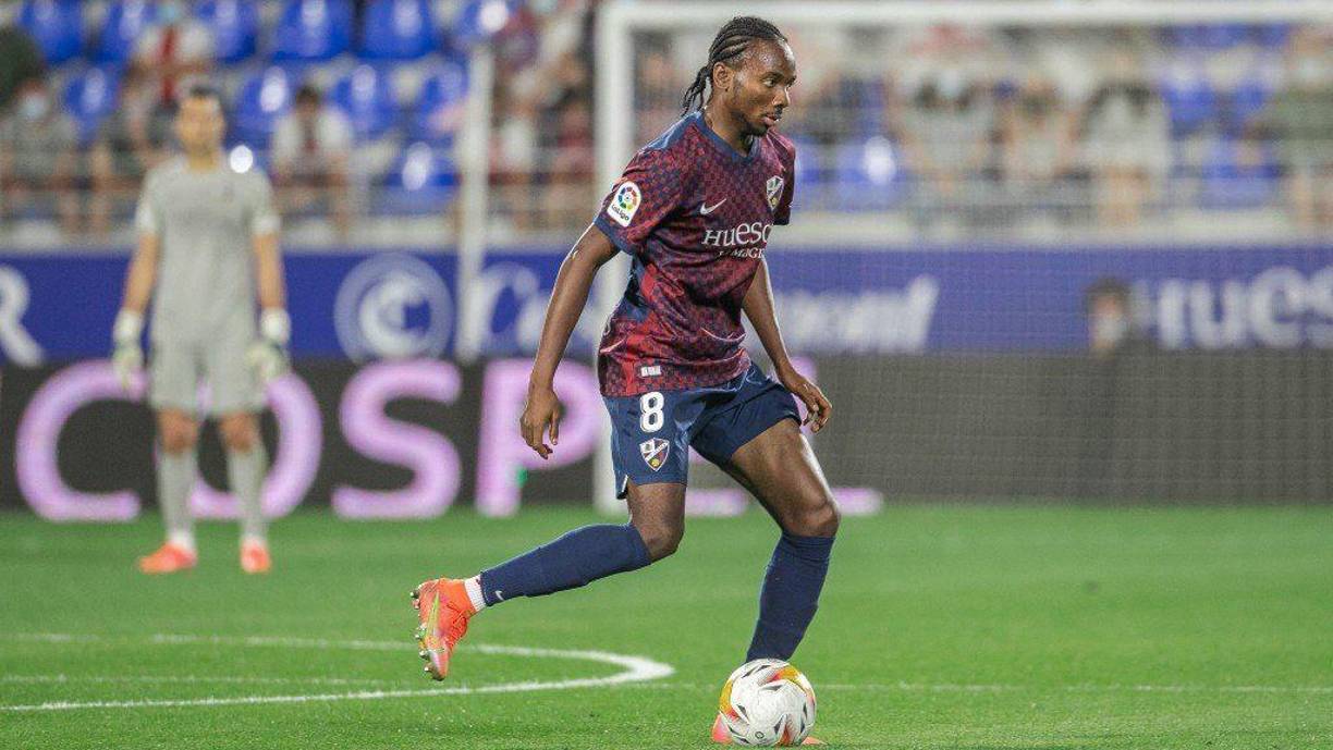 El SD Huesca de España hizo oficial la rescisión de contrato de Kelechi Nwakali. El conjunto español y el jugador finalizan la relación contractual que les unía hasta junio de 2022 y el mediocampista queda libre.