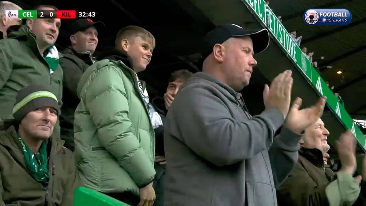 Todos los aficionados presentes en el Celtic Park se pusieron de pie para aplaudir el golazo de Luis Palma.
