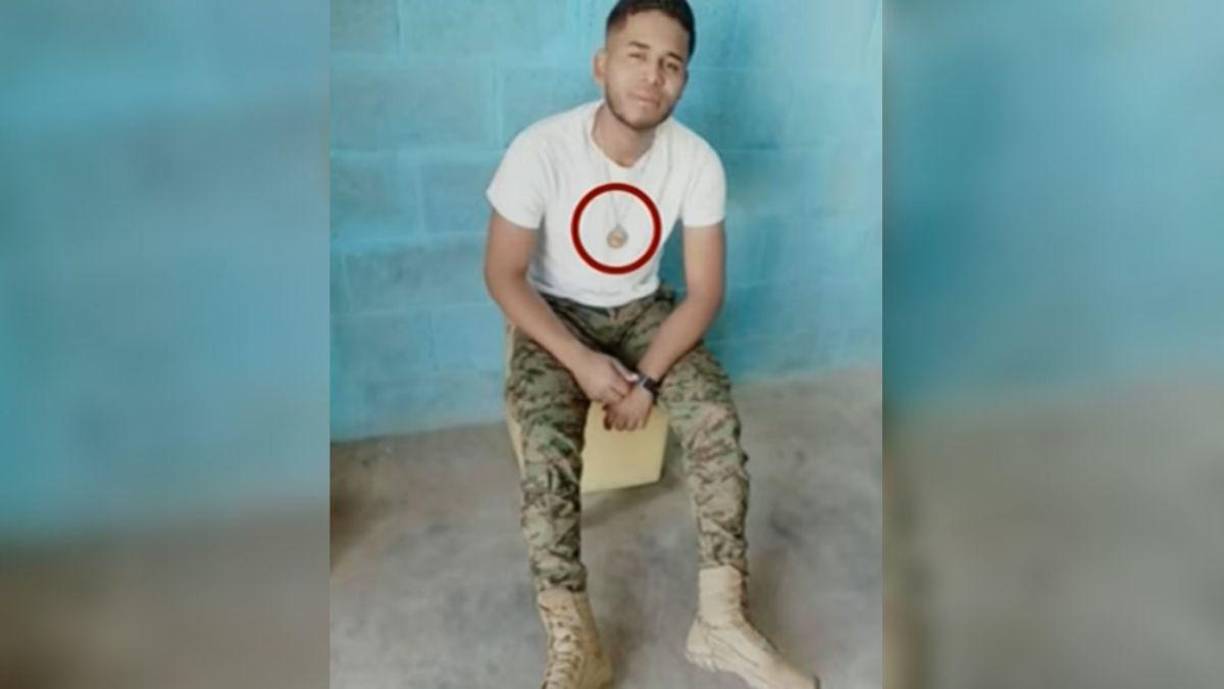 La cuenta de Tik Tok de Clinton se mantiene disponible, con dos videos publicados en enero y marzo, Donde se le aprecia portando armas.