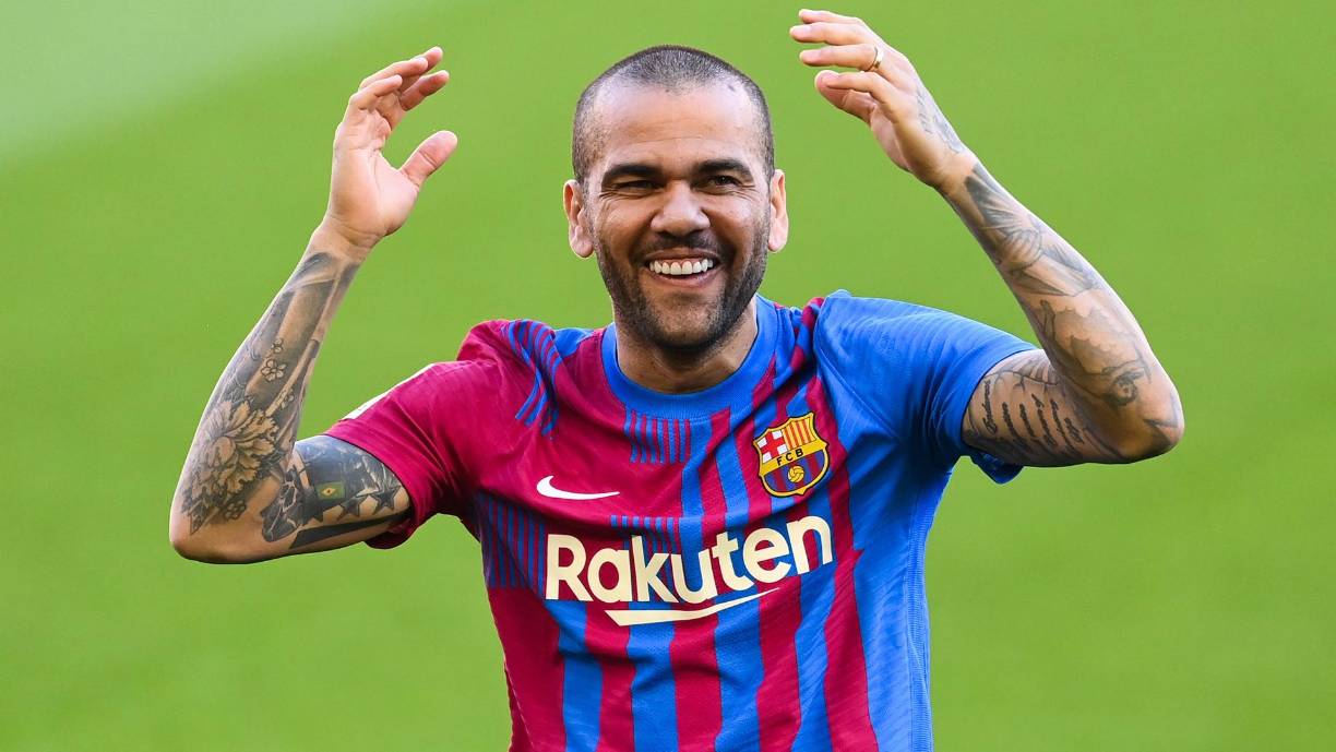 Según apunta SER Catalunya, la dirección deportiva del FC Barcelona no contempla presentar a Dani Alves una propuesta de renovación de contrato para la temporada 2022/23 si el lateral español César Azpilicueta llega a la entidad blaugrana.