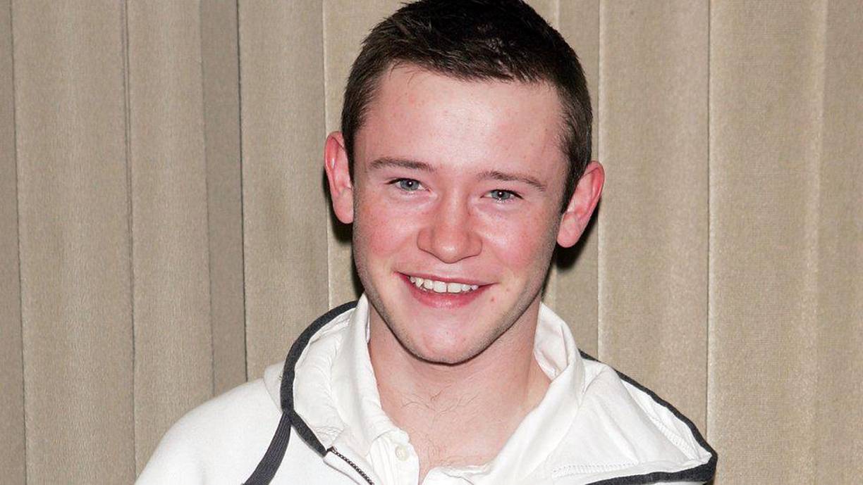Devon Murray , quien interpretó a Seamus Finnigan en las ocho entregas de la serie, compartió algunas anécdotas tiernas (y extrañas) sobre Smith. “Me entristece enterarme del fallecimiento de la ‘señora’ que es Maggie Smith”, escribió en Instagram . “Maggie era la persona más intimidante que he conocido, pero una vez que se enojaba, era la dama más amable, cariñosa y amorosa que he conocido”.