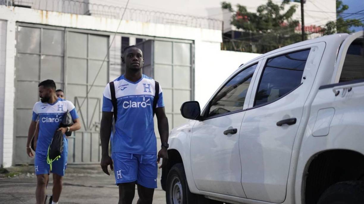 Atrás de Bodden venía el otro “desconocido” por varios periodistas. Héctor el ‘Tractor’ Aranda, jugador formado en Olimpia que en Liga Nacional ha jugado con Platense y ahora en Victoria.