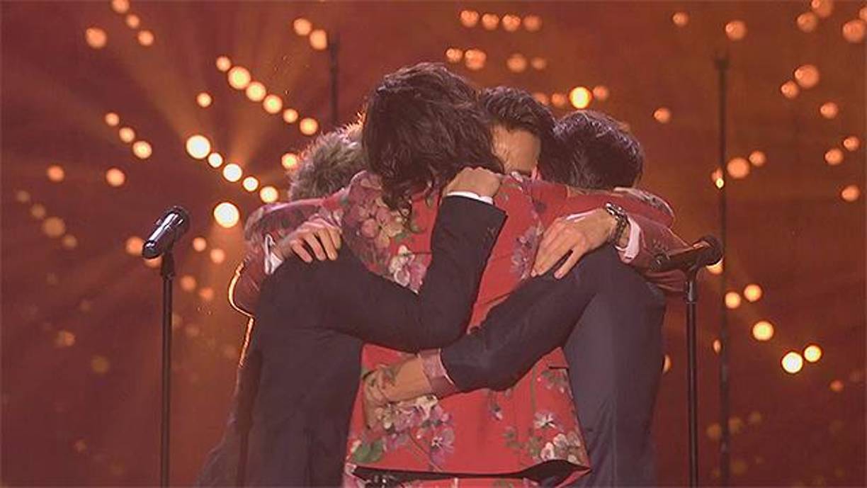 Uno de los componentes, Louis Tomlinson, recordó por su cuenta en otro mensaje su relación con Payne, a quien llamó el “buen hermano que había deseado toda mi vida”. “Liam era un increíble escritor de canciones, con un gran sentido de la melodía, a menudo hablamos de volver al estudio juntos para intentar recrear la química que habíamos construido en la banda”, escribe.