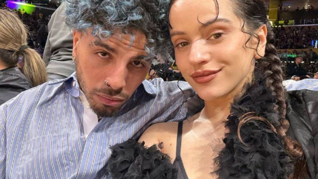 Rosalía y Rauw Alejandro: Su romance duró poco más de tres años, pero cancelaron su compromiso tras rumores de una infidelidad de Rauw.