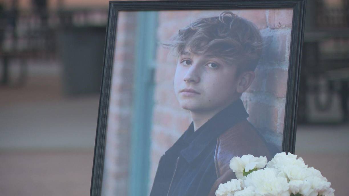 Investigadores del Departamento de Policía de Queen Creek señalaron que durante las investigaciones identificaron a varias personas de interés en el crimen de Preston, pero aún no hay arrestos.