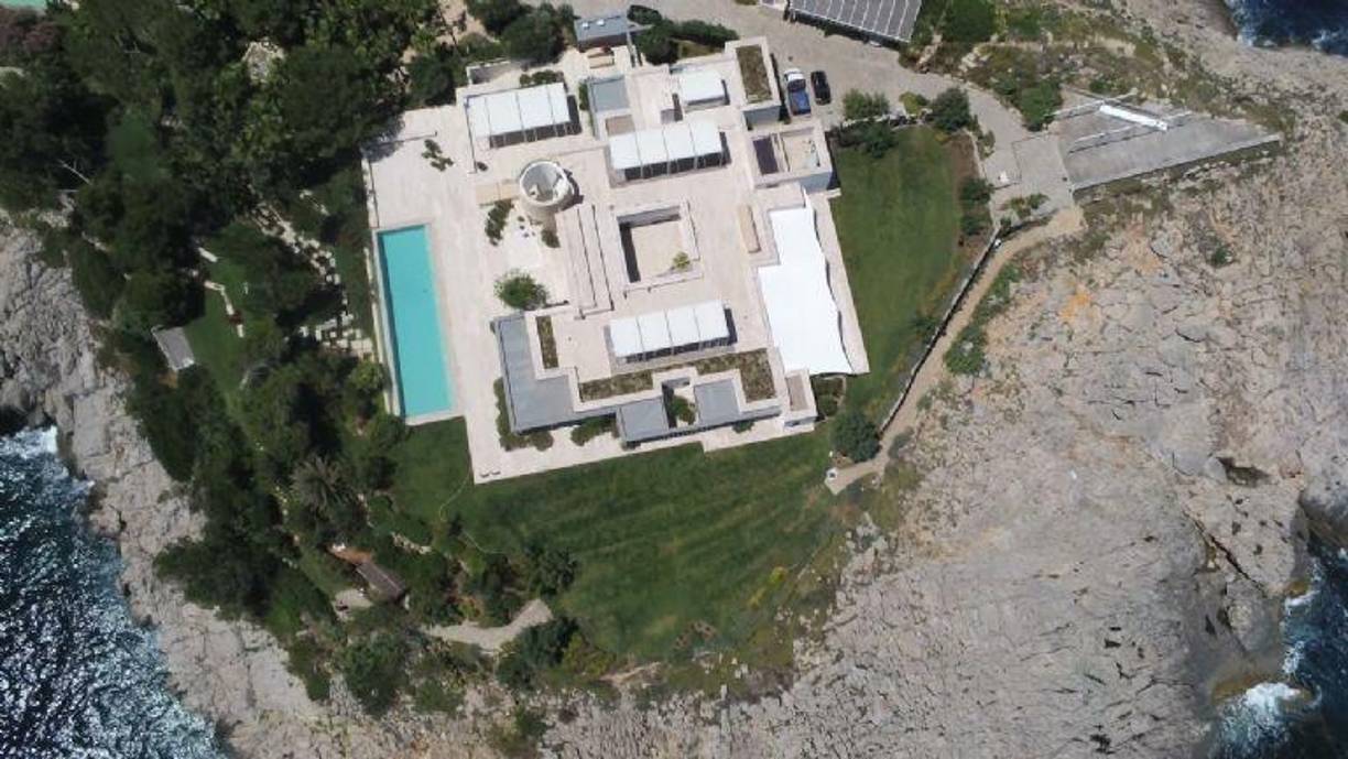 La casa, de 586 metros con todo lujo de detalles, tiene una piscina de más 90 metros cuadrados. La compraventa se cerró en Barcelona .