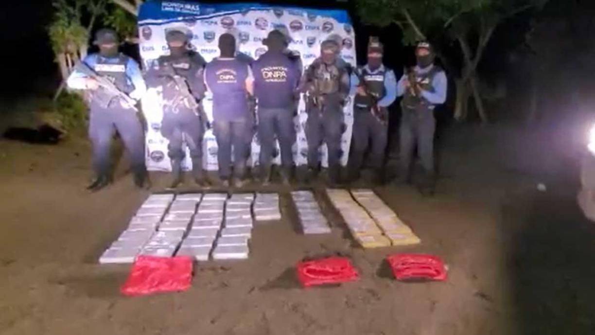 En el operativo participaron agentes de la Dirección Nacional Policial Antidrogas (DNPA), junto a otras fuerzas especiales.