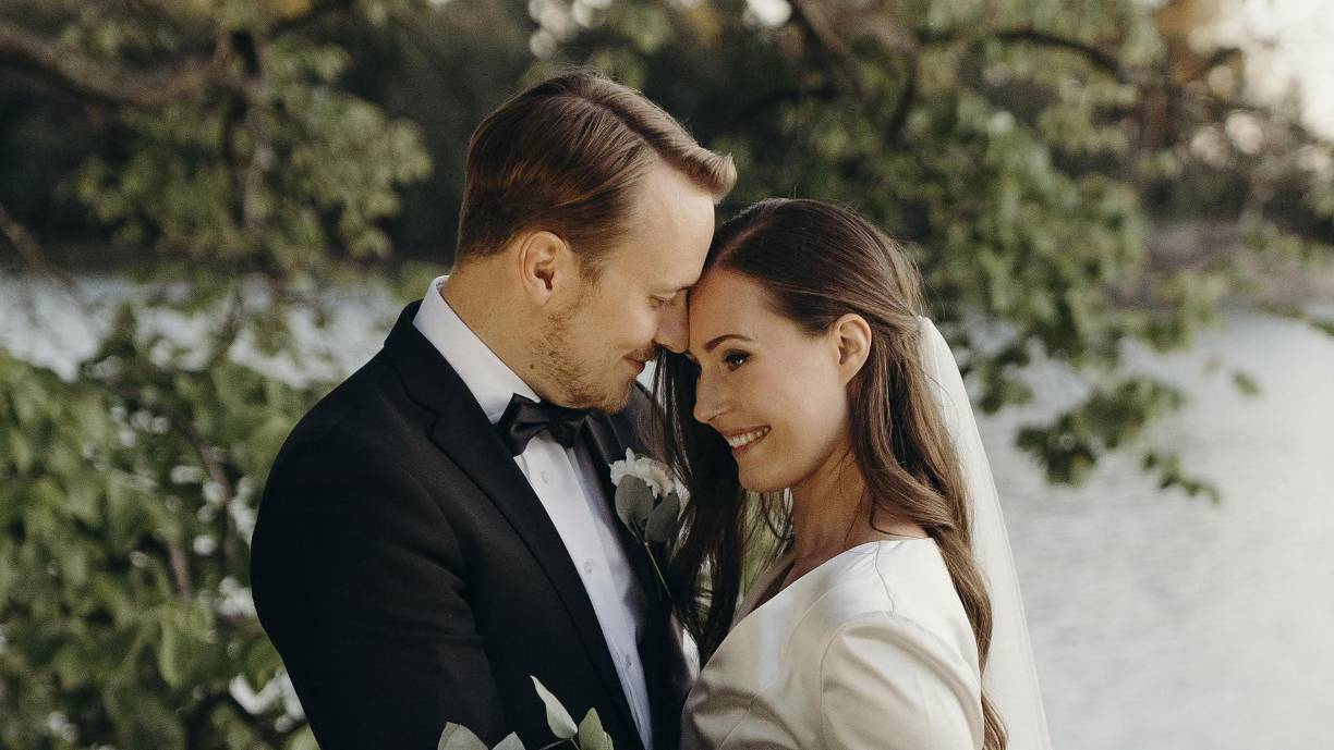 La primera ministra de Finlandia, Sanna Marin, también contrajo matrimonio estando en el cargo con su novio, el ex futbolista, Markus Räikkönen.