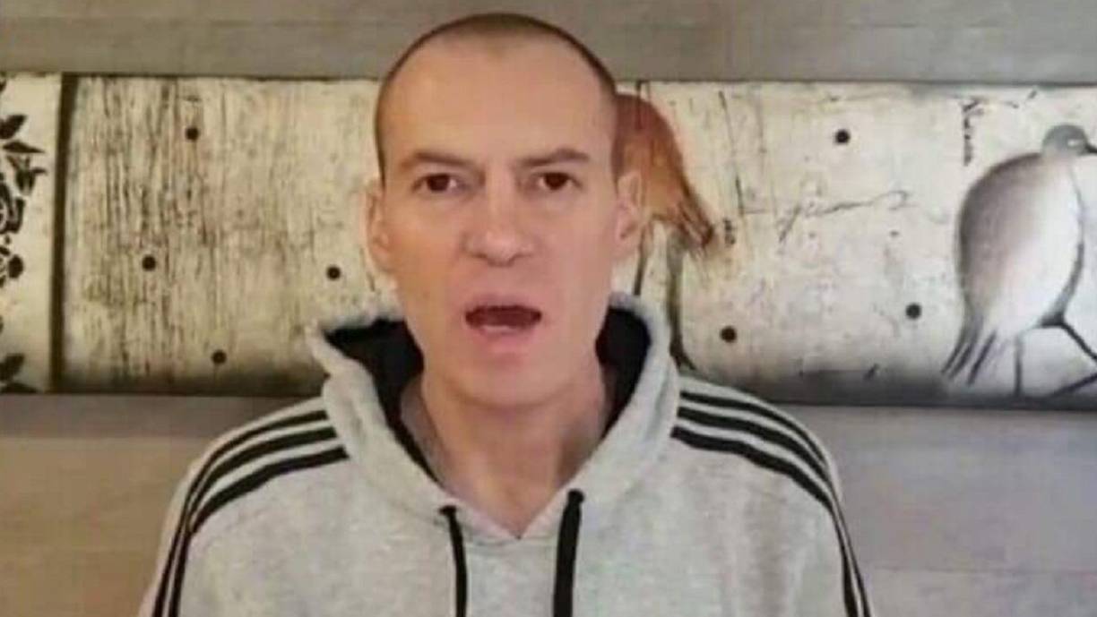 Otra enfermedad que deterioró el aspecto de André Marín fue que contrajo una bacteria estomacal llamada Clostridium Difficile. Se le detectó en 2020 y requirió de una operación en el estómago, esta enfermedad le hizo bajar drásticamente de peso.